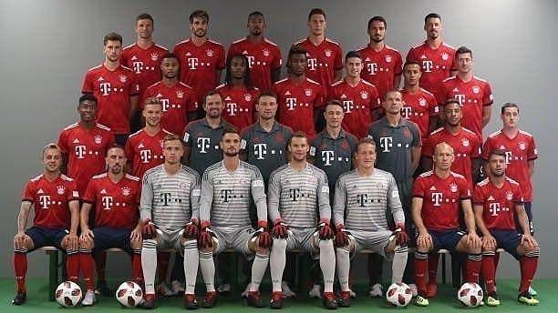 安迪-科尔谈曼联队史4名终极传奇：查尔顿、贝斯特、劳、基恩入选.